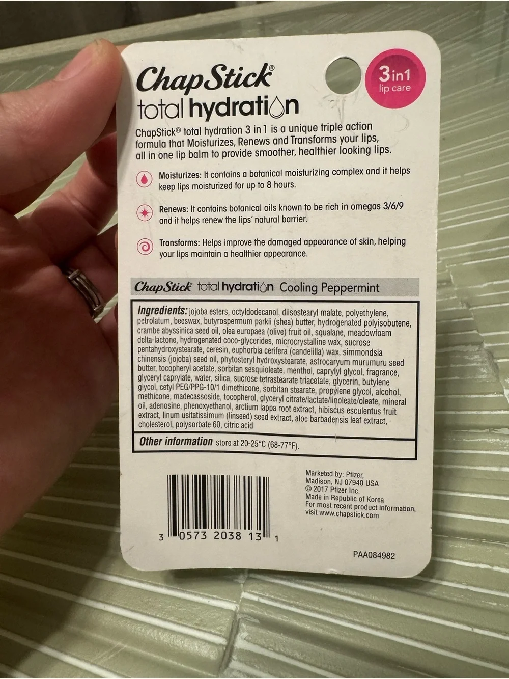 Chapstick Total Hydration Lip Balm - Cooling Peppermint Discontinued